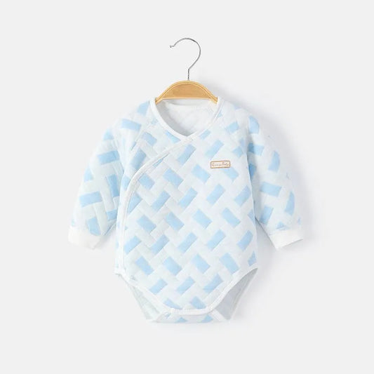  alt="Soft yellow baby romper, 100% organic cotton, for newborns 0-3 months"\>
